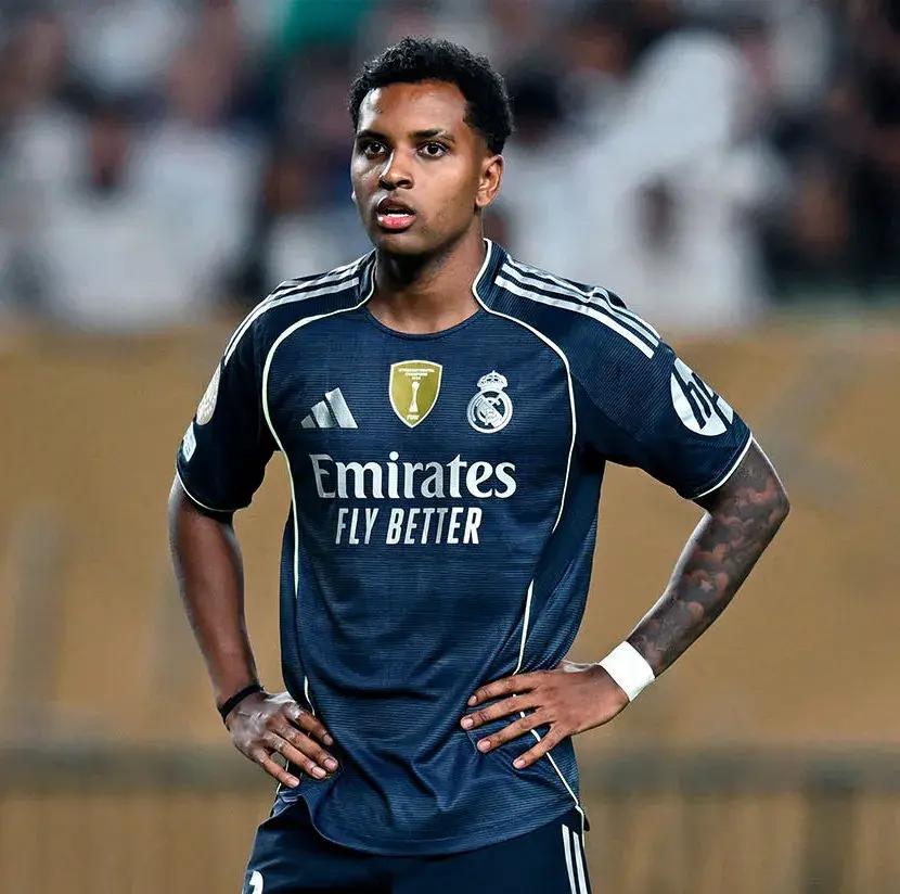 关于比利亚雷亚尔转会期主帅复盘，志在CBA季后赛名次提升，球迷炸锅，轮换策略成焦点的信息