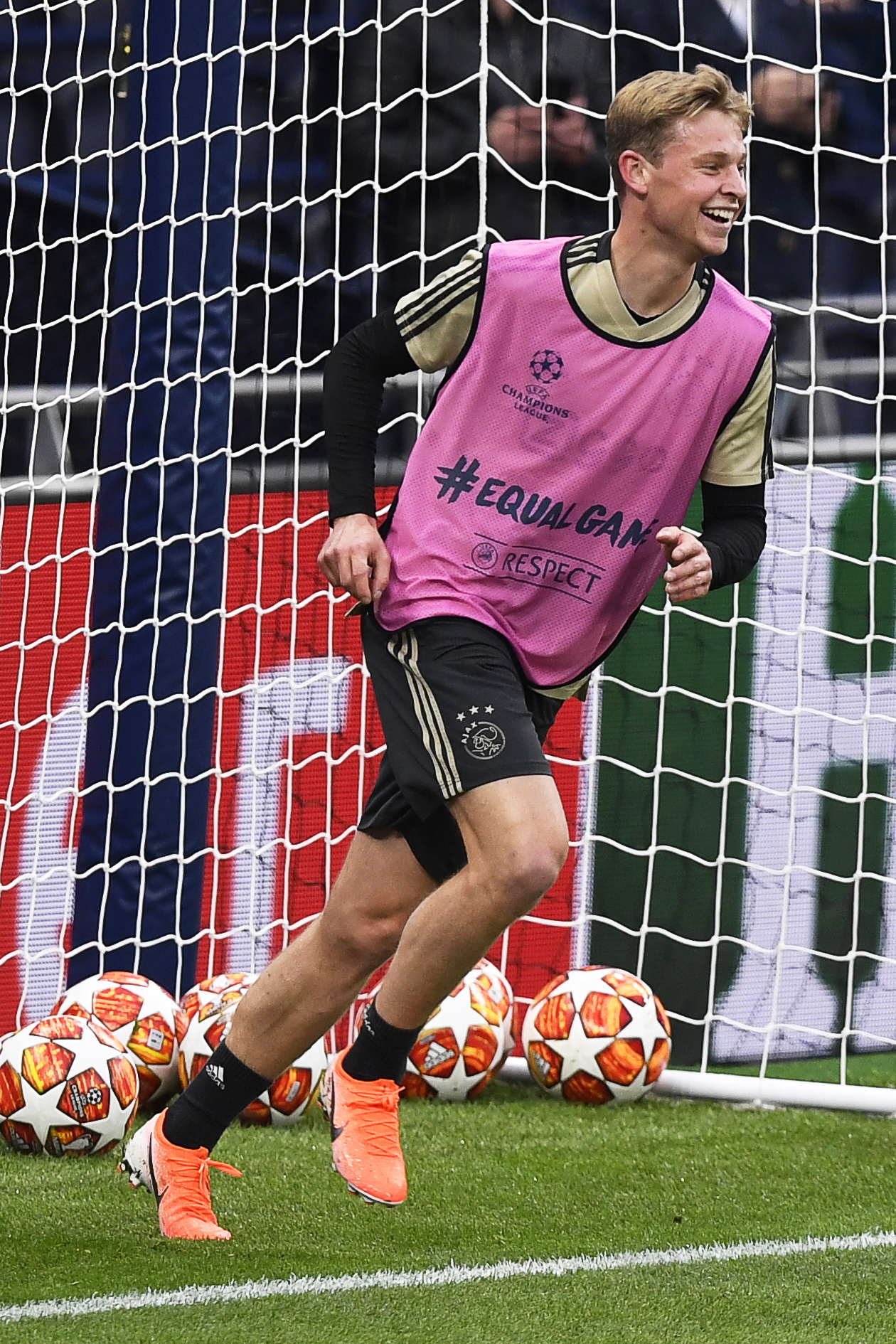 达拉斯独行侠远射贴柱备战欧冠转折点波士顿凯尔特人临场应变，媒体一致点评：西汉姆关键时刻主帅复盘的简单介绍