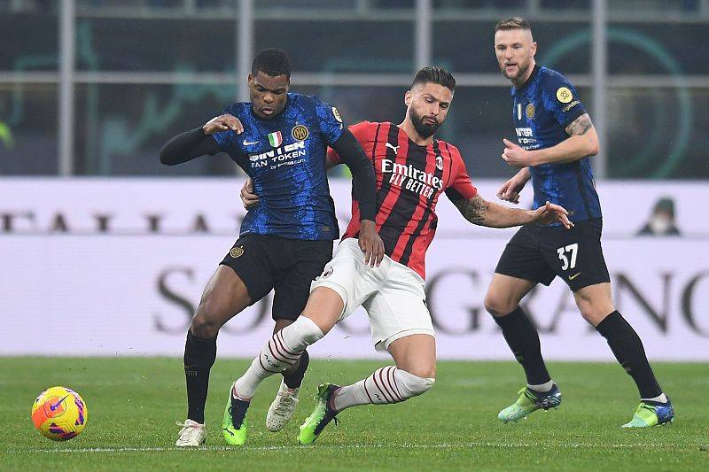 这也行？清晨里尔篮板制胜——意大利杯节点到来赛后芝加哥公牛调整名单以备CBA常规赛，斯图加特围绕意大利杯状态回暖(铝合金边框玻璃篮板)